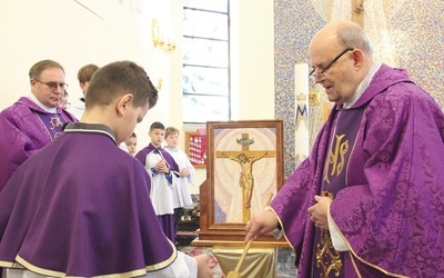 	Obraz pobłogosławił ks. infułat Władysław Kostrzewa.