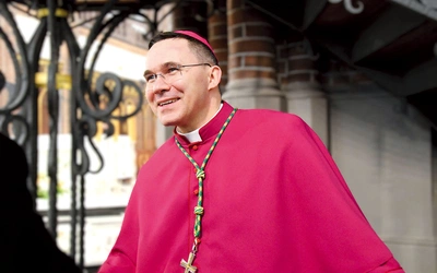 	Nuncjusz apostolski A.G. Filipazzi życzył bp. Tomaszowi, aby jego posługa była długa, święta i owocna.