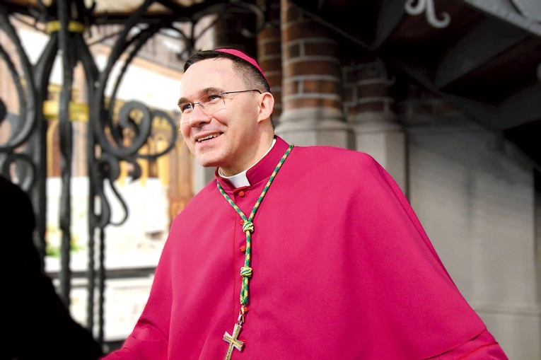 	Nuncjusz apostolski A.G. Filipazzi życzył bp. Tomaszowi, aby jego posługa była długa, święta i owocna.