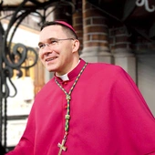 	Nuncjusz apostolski A.G. Filipazzi życzył bp. Tomaszowi, aby jego posługa była długa, święta i owocna.