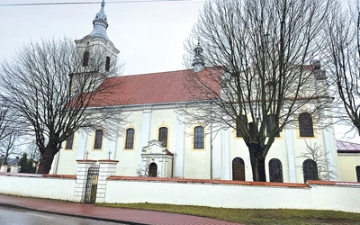 Efektem remontu jest nowe pokrycie dachowe.