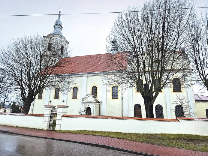 Efektem remontu jest nowe pokrycie dachowe.