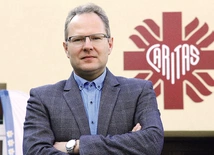 	Od 18 lat pracuje w Hospicjum Domowym Caritas Archidiecezji Wrocławskiej.