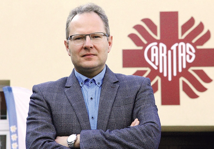 	Od 18 lat pracuje w Hospicjum Domowym Caritas Archidiecezji Wrocławskiej.