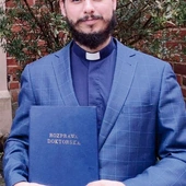 	Ks. Krzysztof Batóg pochodzi z Nowogrodu Bobrzańskiego.