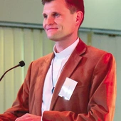 Ks. Jacek Mleczko pochodzi z Zielonej Góry i jest odpowiedzialny za Chemin Neuf w Polsce.