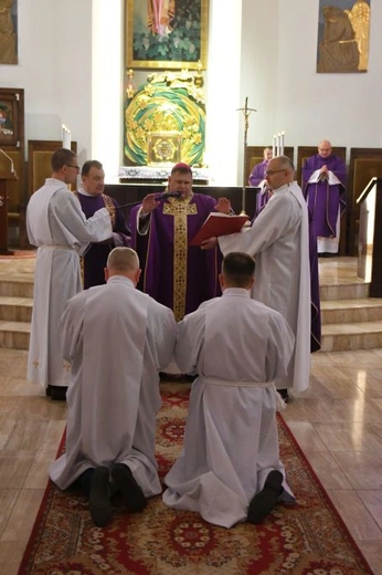 W drodze do diakonatu stałego przyjęli posługę lektoratu