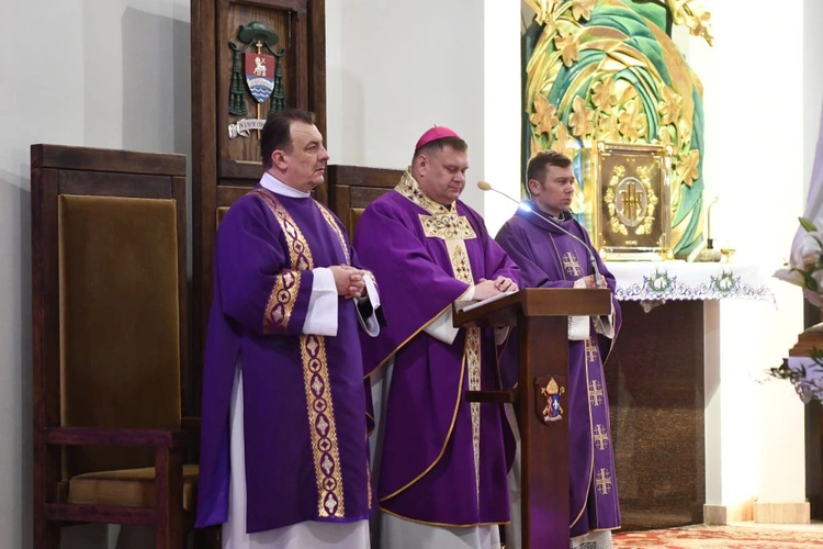 W drodze do diakonatu stałego przyjęli posługę lektoratu