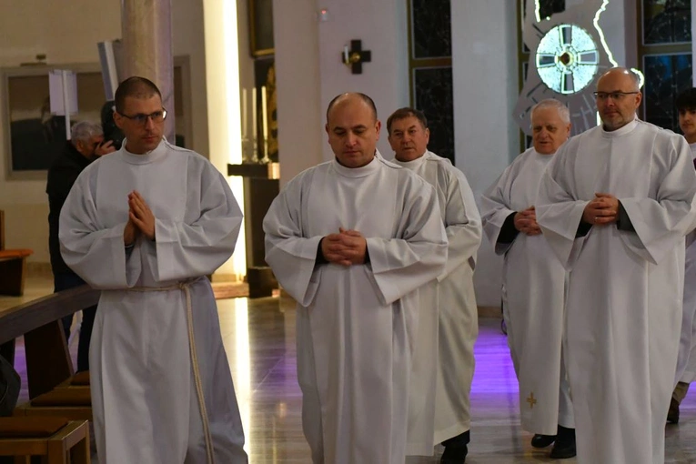 W drodze do diakonatu stałego przyjęli posługę lektoratu