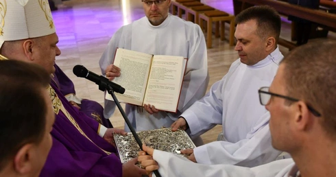 W drodze do diakonatu stałego przyjęli posługę lektoratu