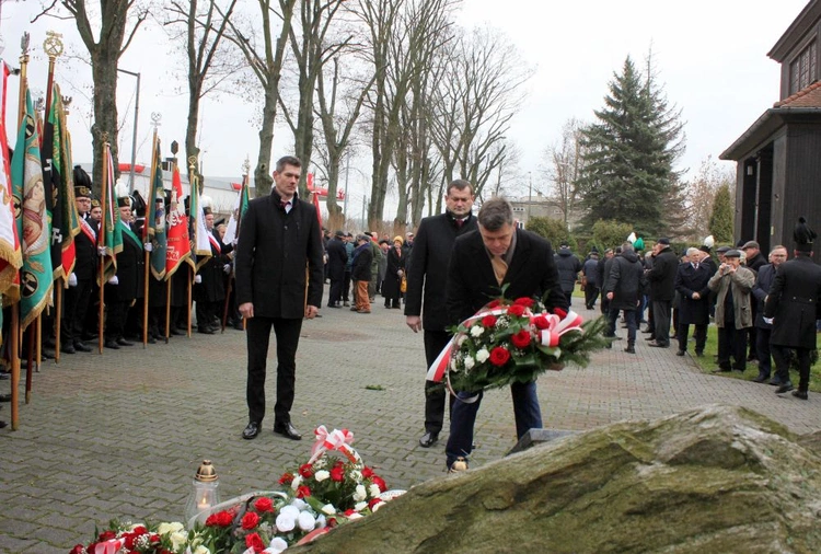 Uroczystość przy krzyżu internowanych