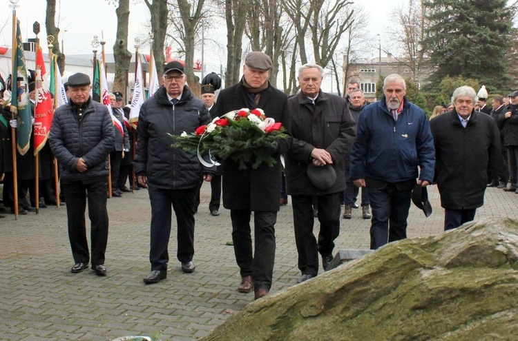 Uroczystość przy krzyżu internowanych