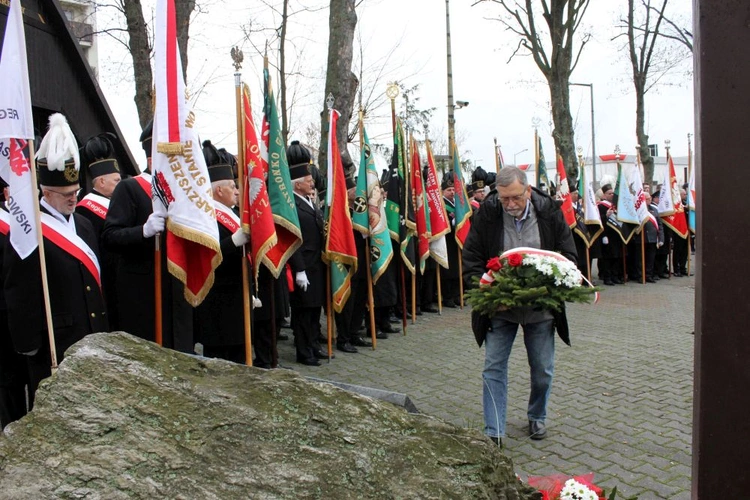 Uroczystość przy krzyżu internowanych