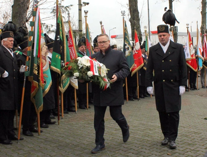 Uroczystość przy krzyżu internowanych