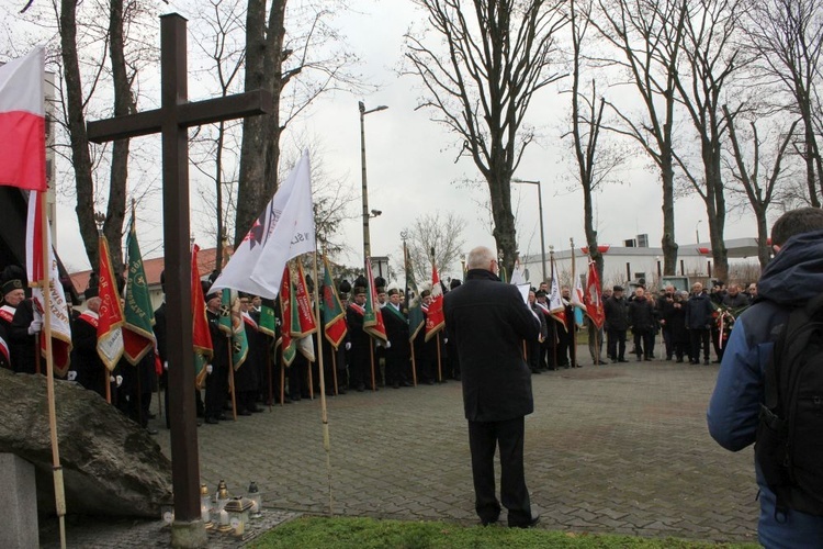 Uroczystość przy krzyżu internowanych