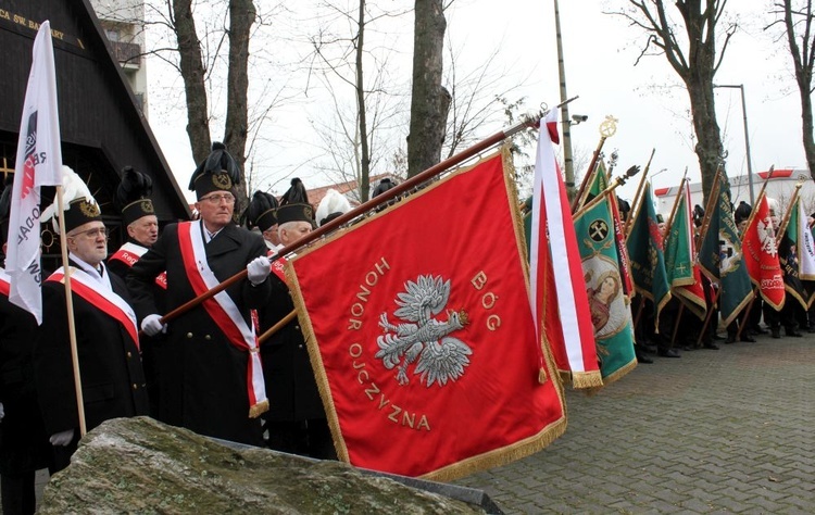 Uroczystość przy krzyżu internowanych