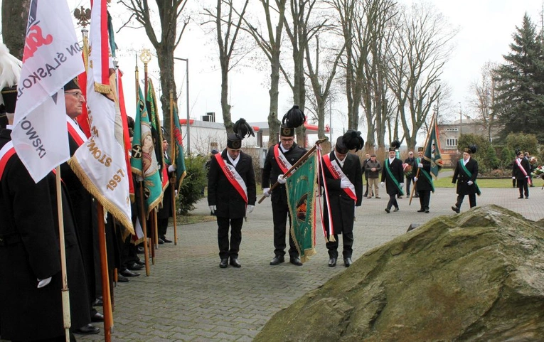 Uroczystość przy krzyżu internowanych
