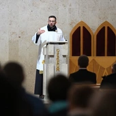 Spojrzenie na stół w domu rodzinnym