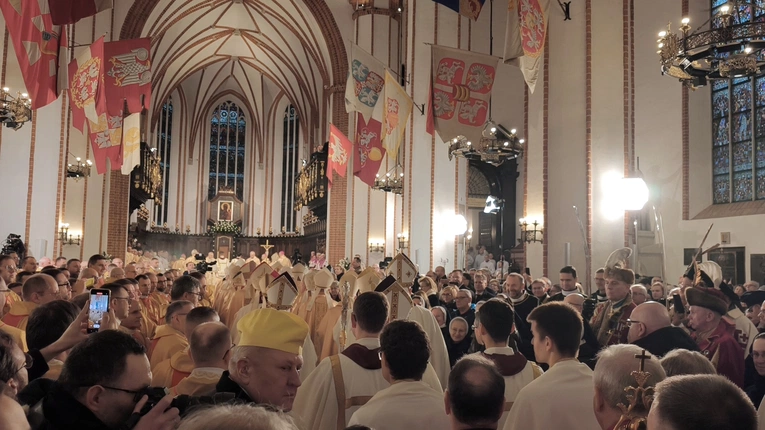Pierwsze kroki abp. Galbasa w archikatedrze warszawskiej