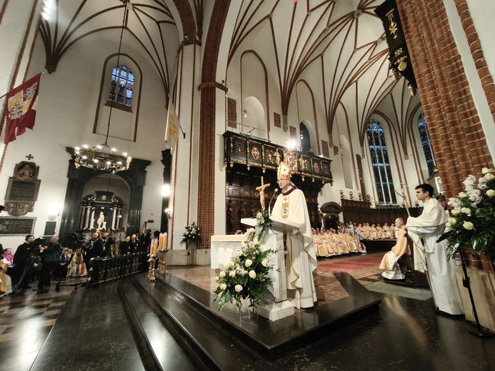 Pierwsze kroki abp. Galbasa w archikatedrze warszawskiej