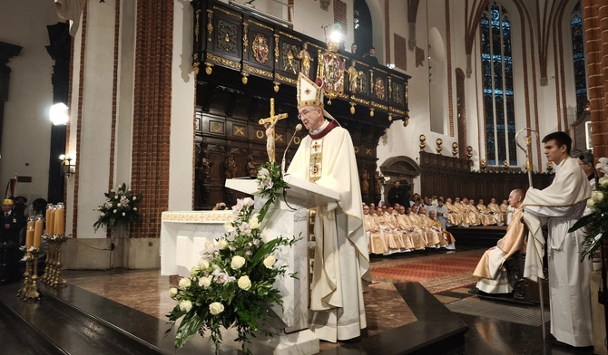 "Płońmy, Bracia!". Abp Adrian Galbas objął archikatedrę warszawską
