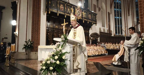 "Płońmy, Bracia!". Abp Adrian Galbas objął archikatedrę warszawską