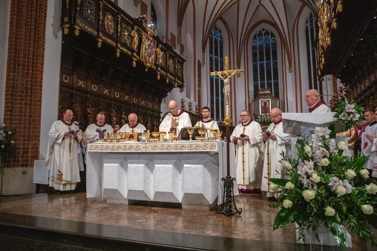 Ingres abp. Adriana Galbasa SAC do archikatedry warszawskiej, cz. III
