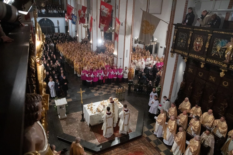 Ingres abp. Adriana Galbasa SAC do archikatedry warszawskiej, cz. III