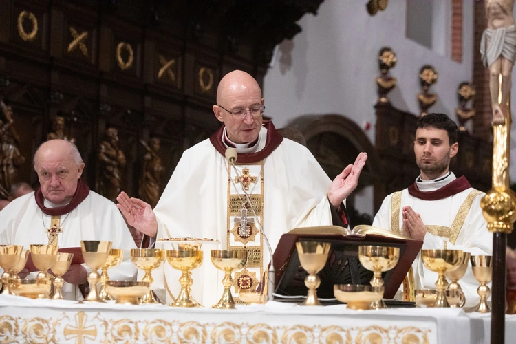Ingres abp. Adriana Galbasa SAC do archikatedry warszawskiej, cz. III