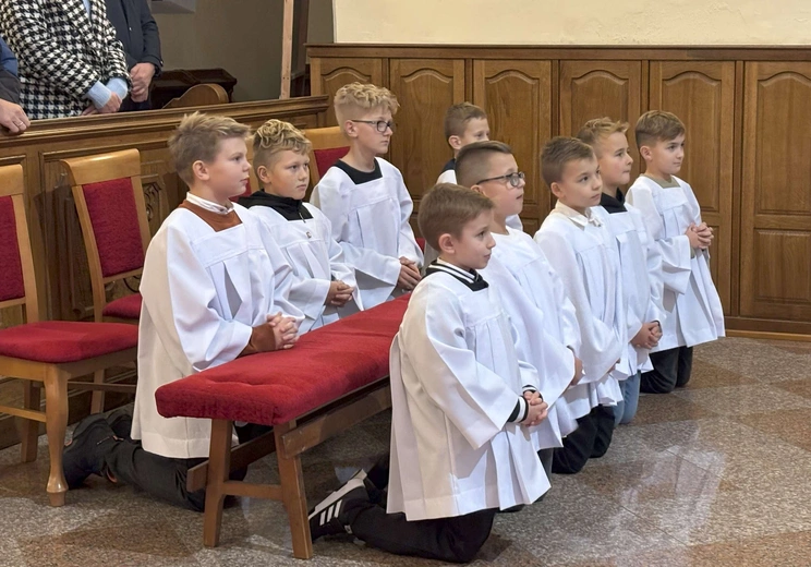 Ministranci i lektorzy w Trzcianie