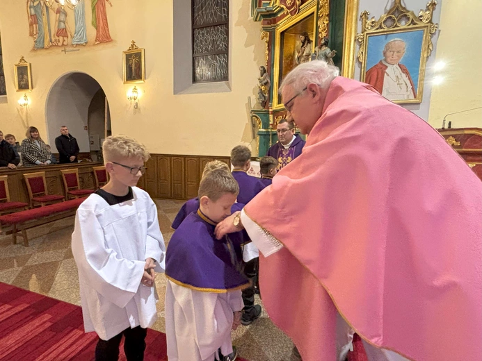 Ministranci i lektorzy w Trzcianie