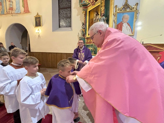 Ministranci i lektorzy w Trzcianie