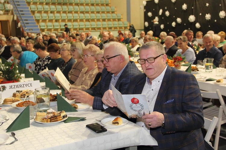 Wigilia seniorów w Jezierzycach cz. 1
