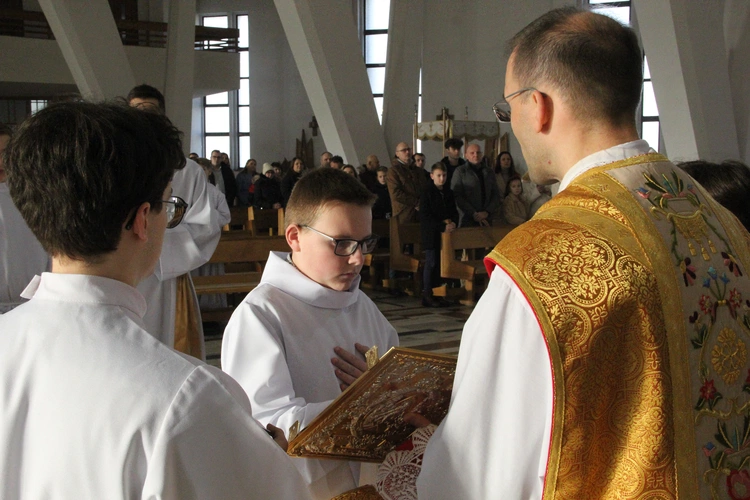 Dębica. Błogosławieństwo nowych lektorów dekanatu Dębica-Wschód