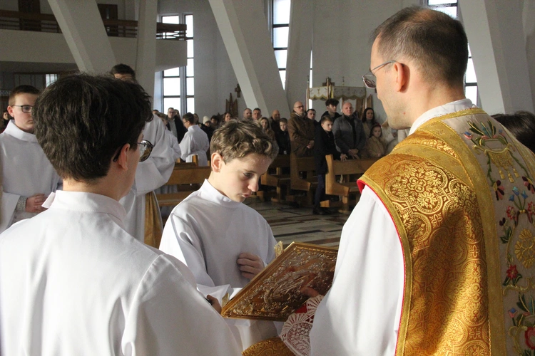 Dębica. Błogosławieństwo nowych lektorów dekanatu Dębica-Wschód