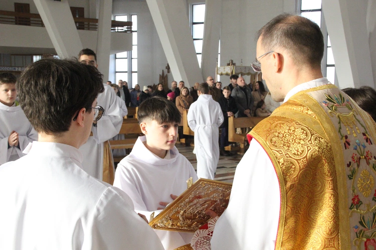 Dębica. Błogosławieństwo nowych lektorów dekanatu Dębica-Wschód