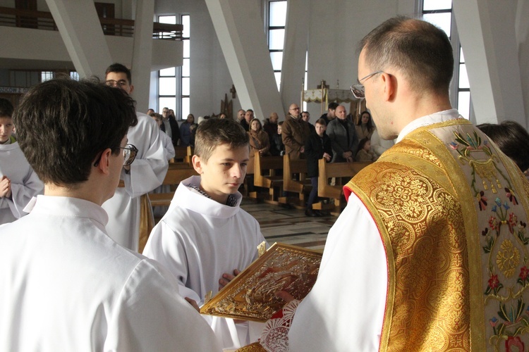 Dębica. Błogosławieństwo nowych lektorów dekanatu Dębica-Wschód