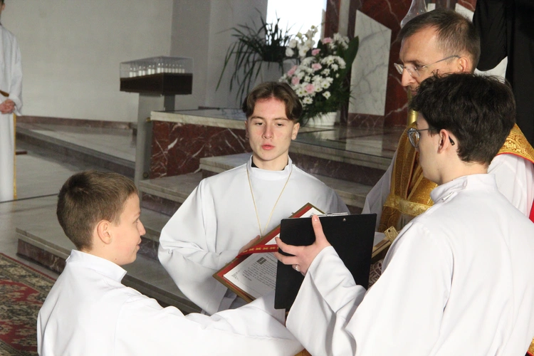 Dębica. Błogosławieństwo nowych lektorów dekanatu Dębica-Wschód