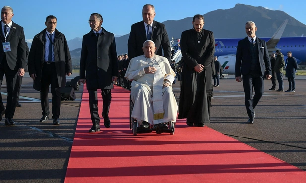 Już na lotnisku w Ajaccio