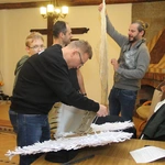 Próba jasełek w domu parafialnym