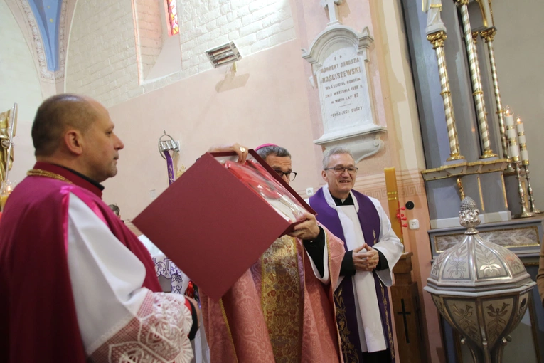 Rokicie. Wprowadzenie relikwii patronki parafii