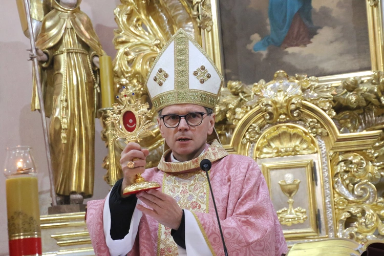 Rokicie. Wprowadzenie relikwii patronki parafii