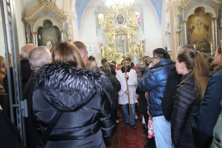 Rokicie. Wprowadzenie relikwii patronki parafii