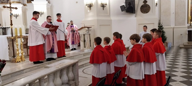 Ustanowienie starszych ministrantów