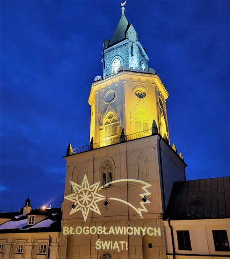 Świąteczna iluminacja na Wieży Trynitarskiej