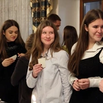 Spotkanie wigilijne młodzieży licealnej na plebanii w Ziębicach