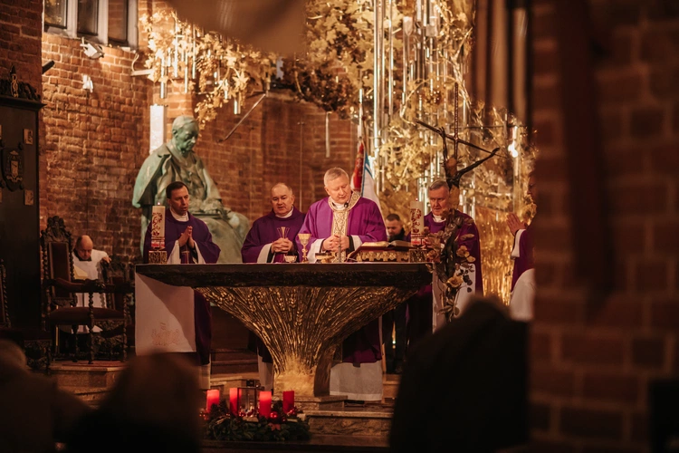 Eucharystia w 54. rocznicę wydarzeń grudniowych