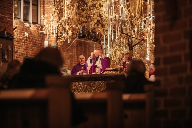 Eucharystia w 54. rocznicę wydarzeń grudniowych