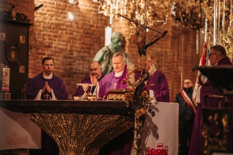 Eucharystia w 54. rocznicę wydarzeń grudniowych