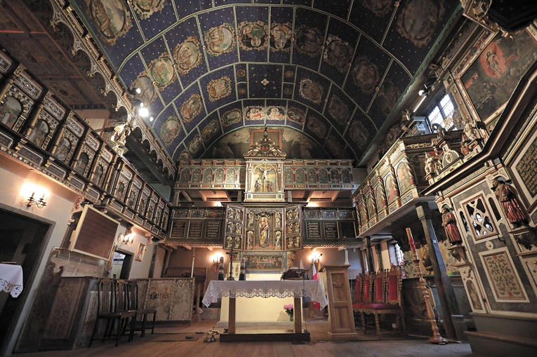Biblia na ścianach. Kościół w Klępsku z bliska